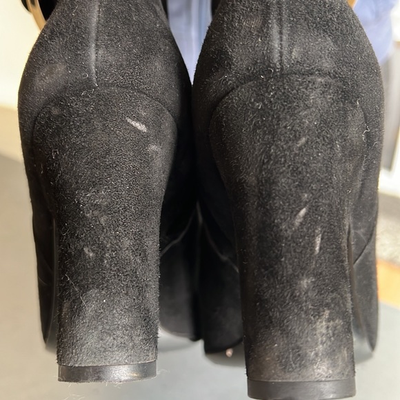 Gucci black suede ankle boots with gold buckle - Picture 7 of 10